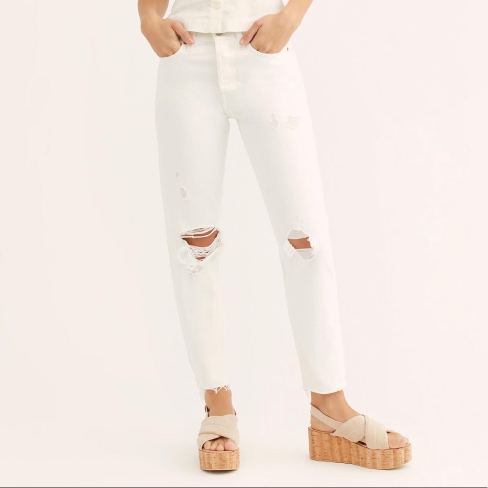 FREE PEOPLE LEVIS WHITE JEANS